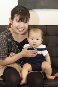 福岡　フォトスタジオ　赤ちゃんの写真　授乳シーン　結婚準備　マタニティ花嫁　0358　家族写真