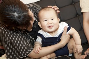 福岡　フォトスタジオ　赤ちゃんの写真　授乳シーン　結婚準備　マタニティ花嫁　0358　家族写真